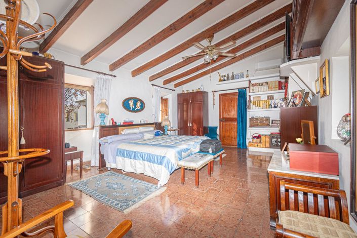 Image No.24-4 Bed House for sale