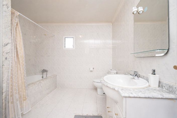 Image No.32-4 Bed House for sale