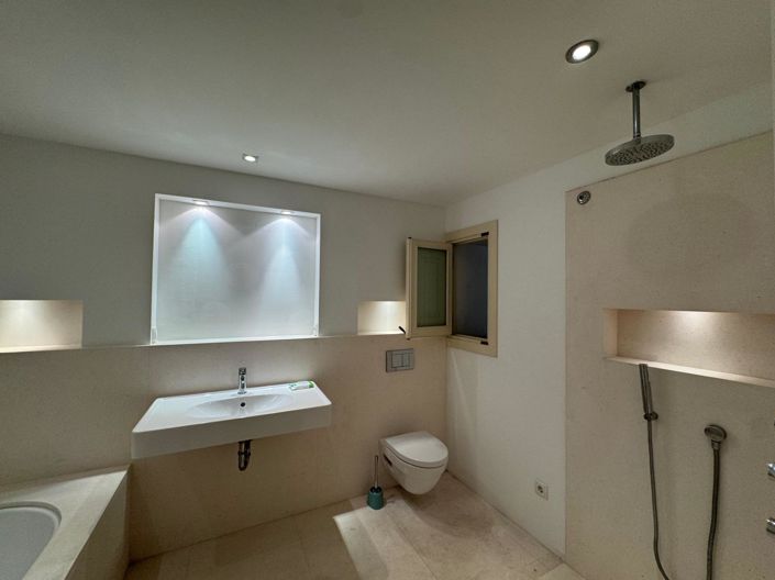 Image No.10-2 Bed Flat for sale