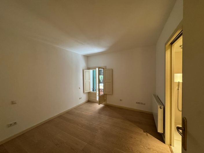 Image No.17-2 Bed Flat for sale