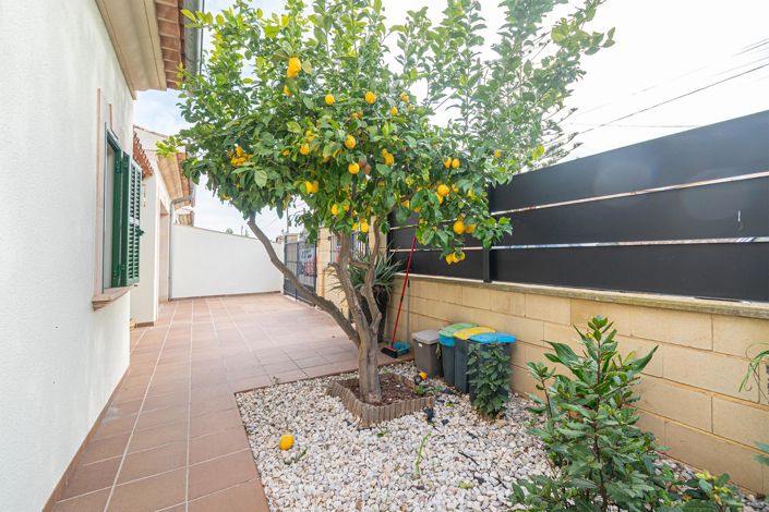 Image No.10-3 Bed Property for sale