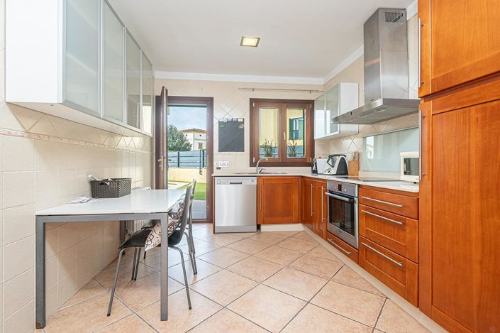 Image No.17-3 Bed Property for sale