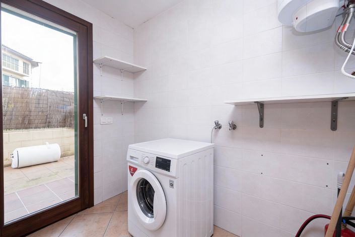 Image No.18-3 Bed Property for sale