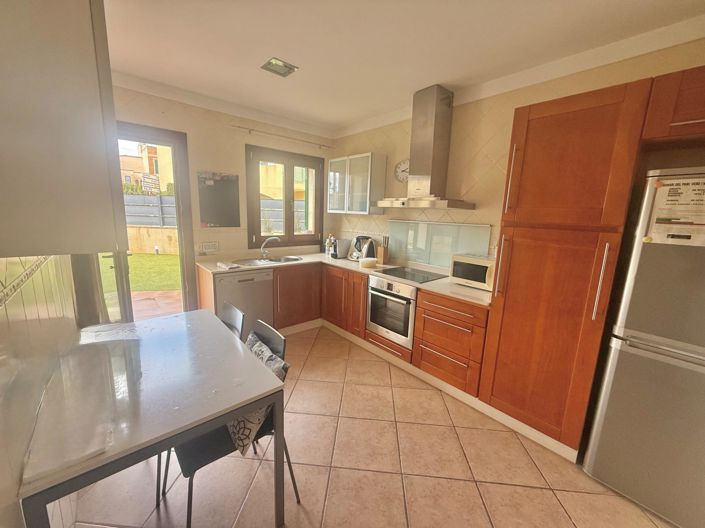 Image No.19-3 Bed Property for sale