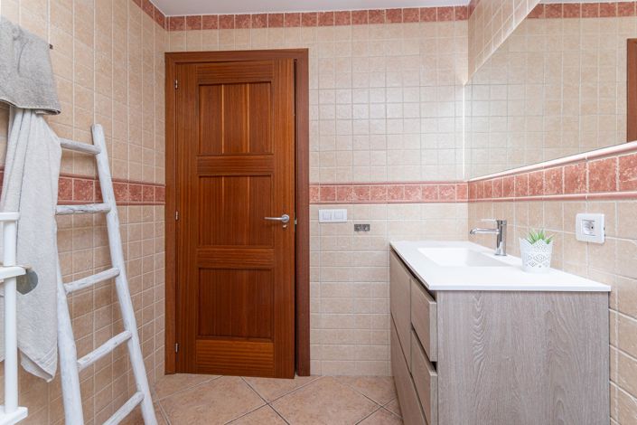 Image No.19-3 Bed Property for sale