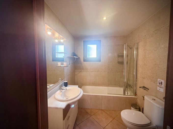 Image No.26-3 Bed Property for sale