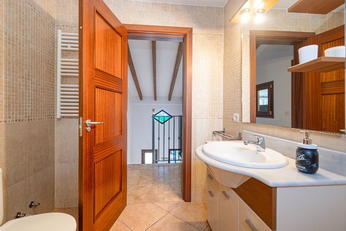 Image No.38-3 Bed Property for sale