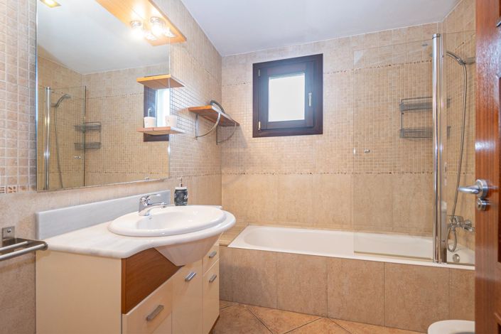 Image No.39-3 Bed Property for sale