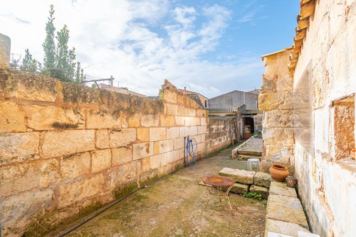 Image No.9-2 Bed House for sale