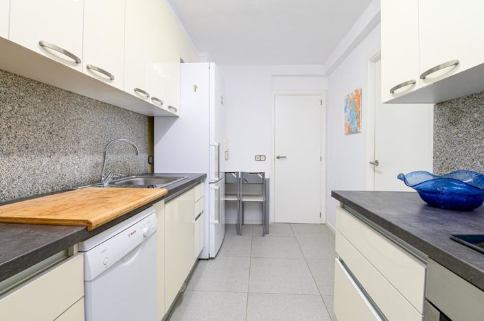 Image No.11-4 Bed Flat for sale