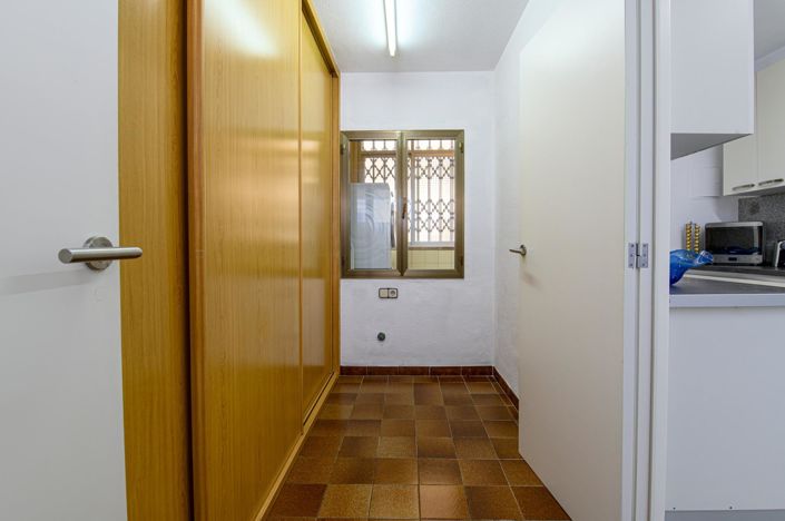 Image No.13-4 Bed Flat for sale