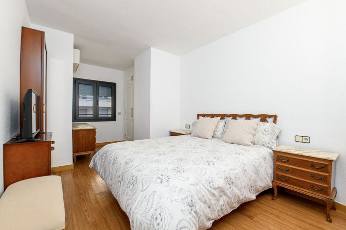 Image No.14-4 Bed Flat for sale