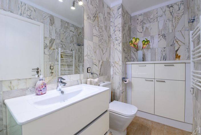 Image No.17-4 Bed Flat for sale