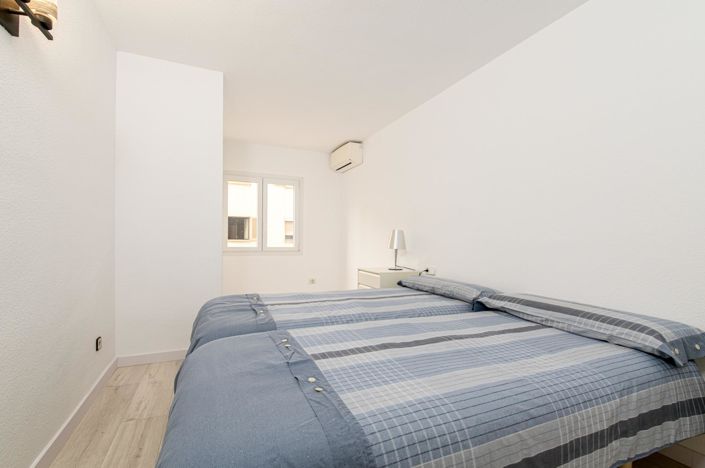 Image No.20-4 Bed Flat for sale