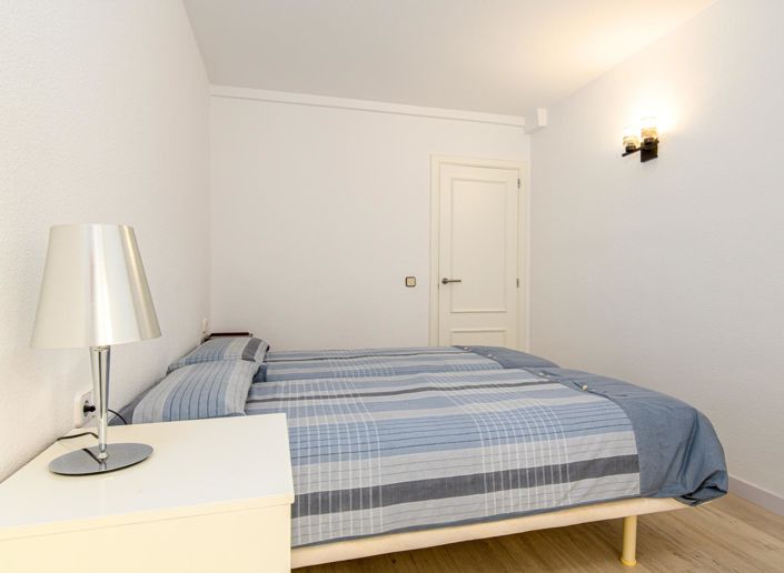 Image No.21-4 Bed Flat for sale