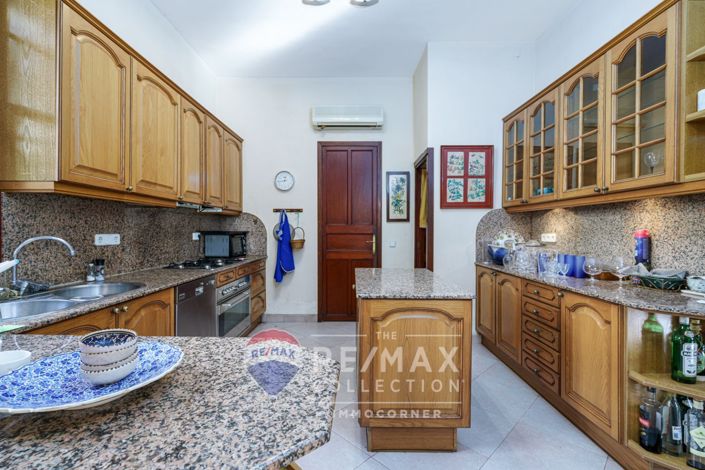 Image No.25-11 Bed Semi-Detached for sale