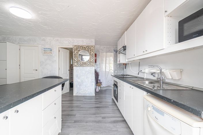 Image No.8-2 Bed Flat for sale