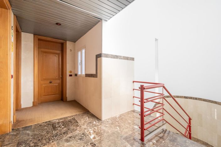 Image No.17-5 Bed Property for sale