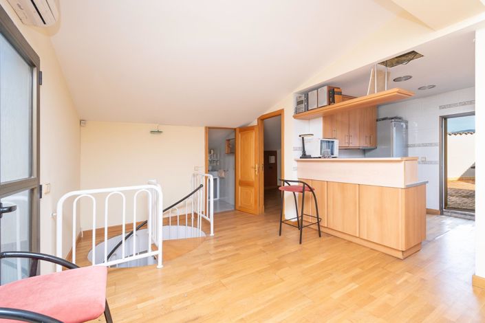 Image No.27-5 Bed Property for sale