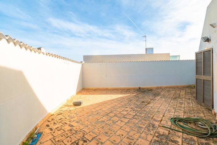 Image No.31-5 Bed Property for sale