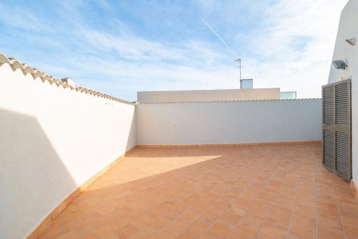 Image No.32-5 Bed Property for sale