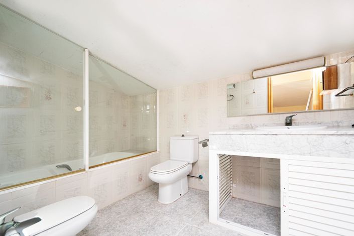 Image No.34-5 Bed Property for sale