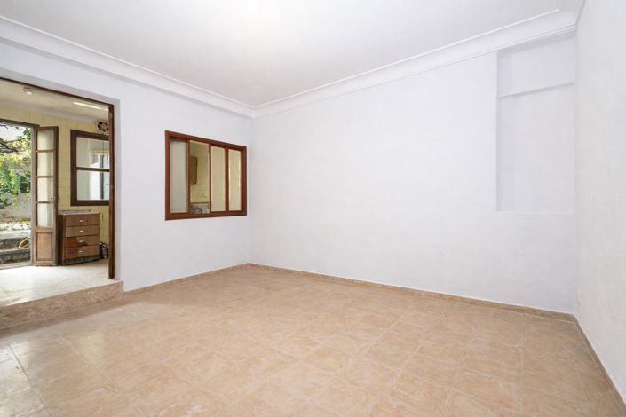 Image No.10-5 Bed Property for sale