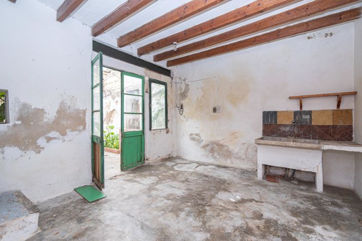 Image No.16-5 Bed Property for sale