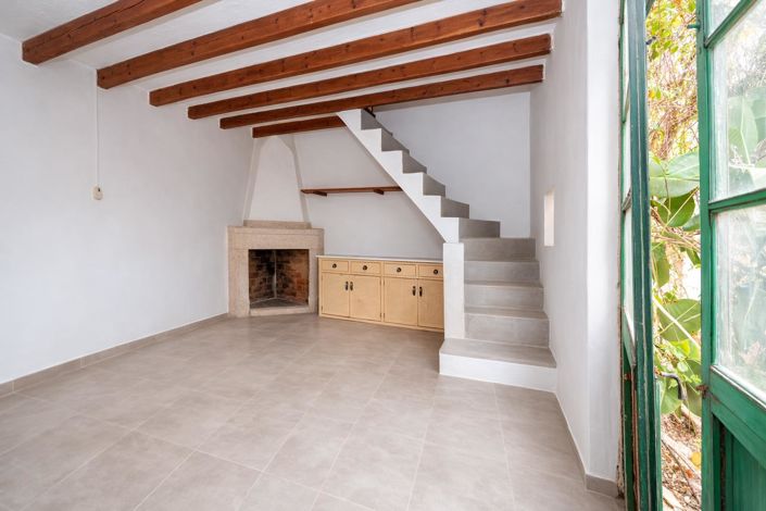 Image No.17-5 Bed Property for sale