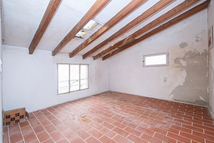 Image No.20-5 Bed Property for sale