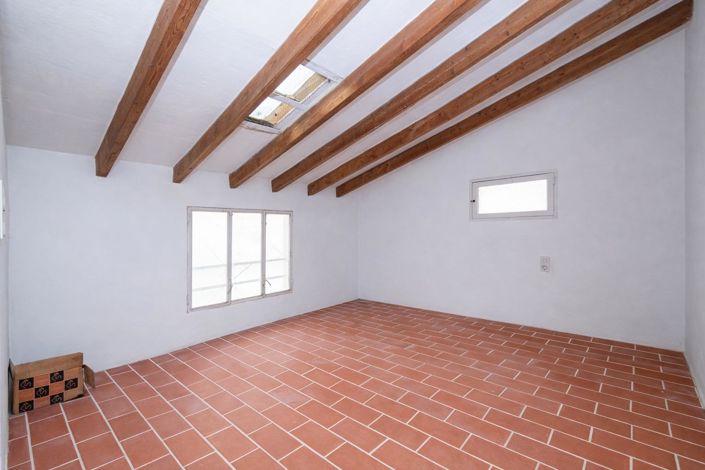 Image No.21-5 Bed Property for sale