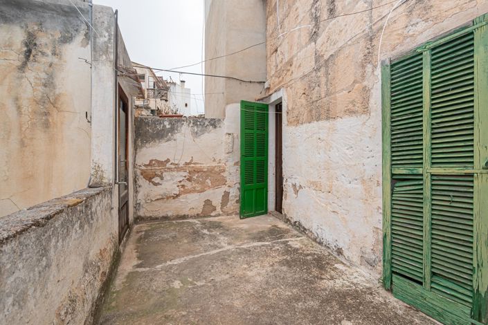 Image No.23-5 Bed Property for sale