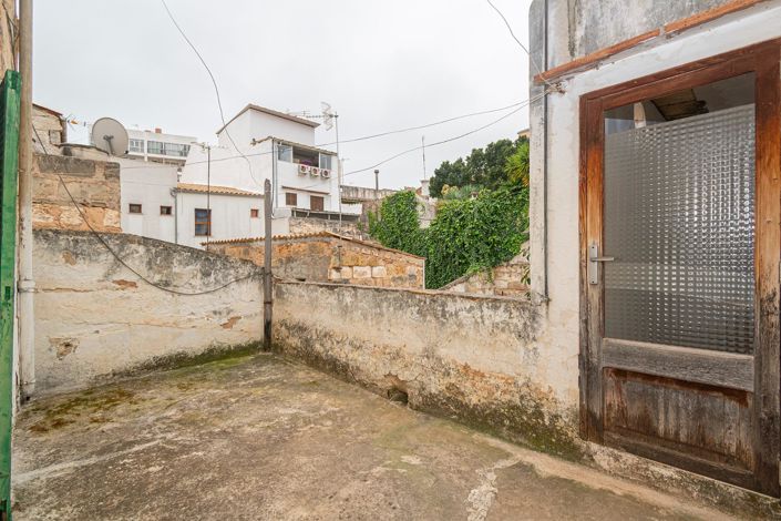 Image No.24-5 Bed Property for sale