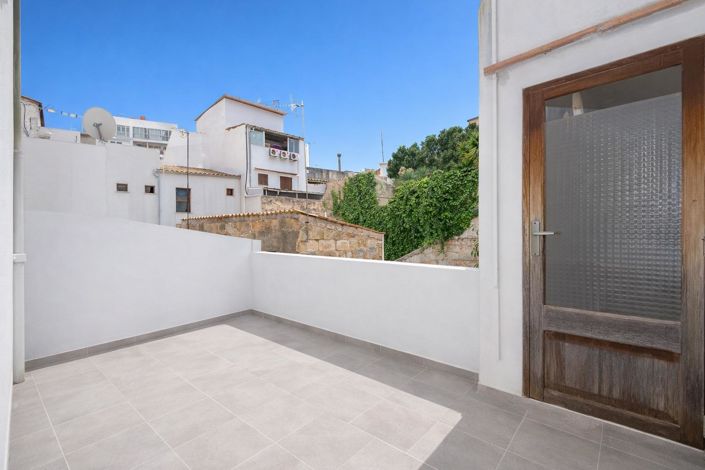 Image No.25-5 Bed Property for sale