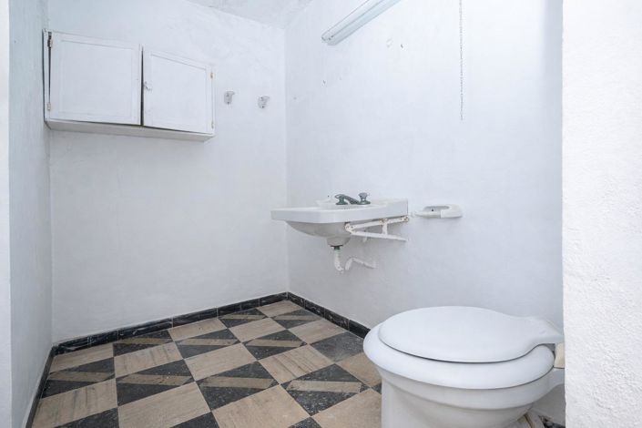 Image No.26-5 Bed Property for sale