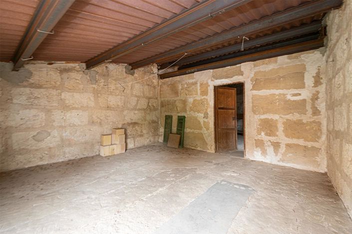 Image No.27-5 Bed Property for sale