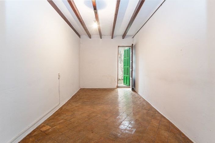 Image No.30-5 Bed Property for sale