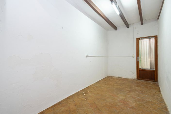 Image No.31-5 Bed Property for sale