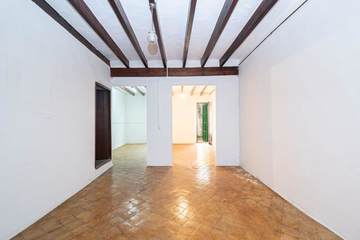 Image No.33-5 Bed Property for sale