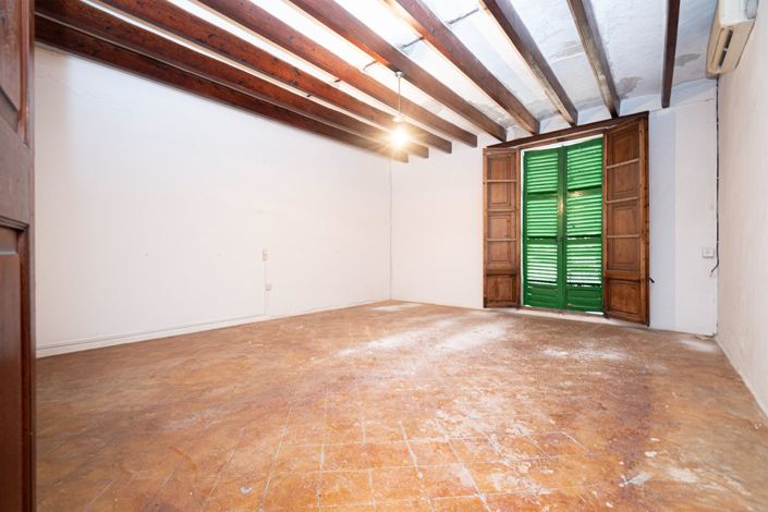 Image No.35-5 Bed Property for sale