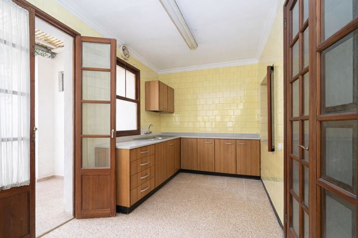 Image No.38-5 Bed Property for sale