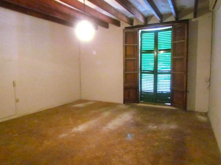 Image No.6-5 Bed Property for sale