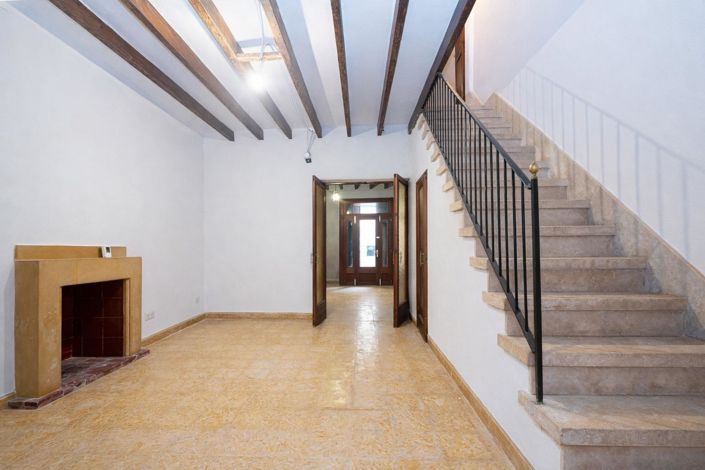 Image No.8-5 Bed Property for sale