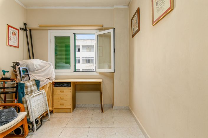 Image No.12-3 Bed Flat for sale