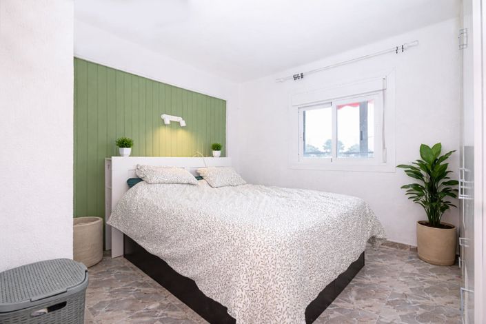 Image No.11-2 Bed Flat for sale