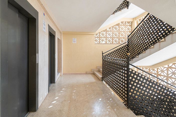 Image No.17-2 Bed Flat for sale