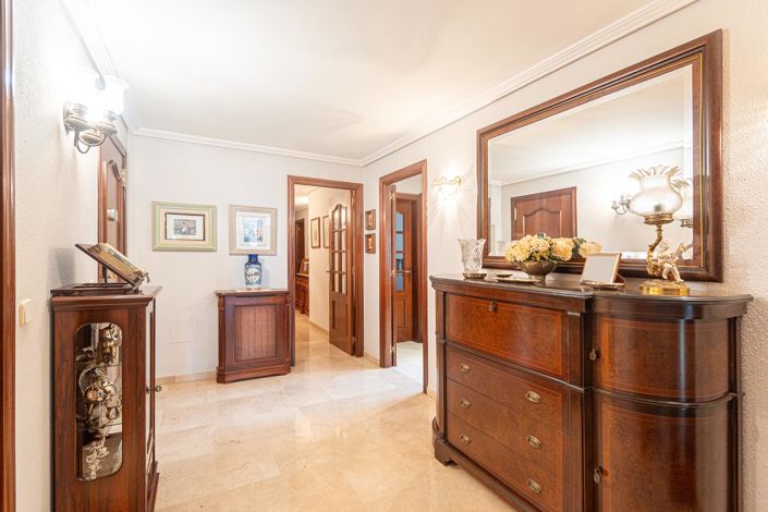 Image No.14-4 Bed Flat for sale