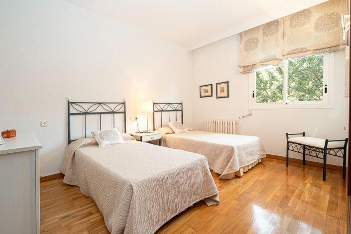 Image No.22-4 Bed Flat for sale