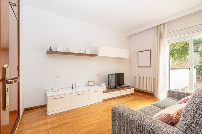 Image No.23-4 Bed Flat for sale