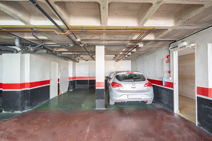 Image No.35-4 Bed Flat for sale